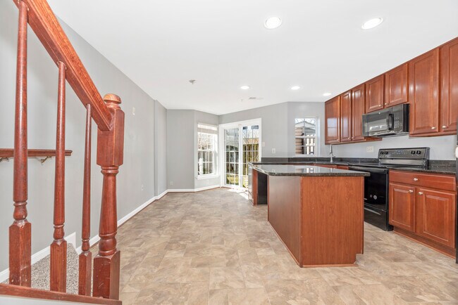 Building Photo - 618 Cawley Dr