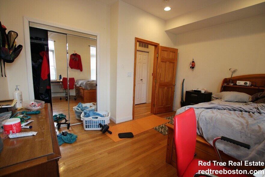 Building Photo - 1801 Beacon St