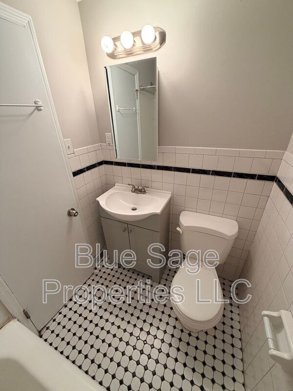 Building Photo - 109 Chadwick Ave