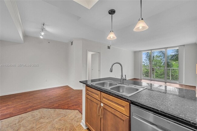 Building Photo - 2000 N Bayshore Dr