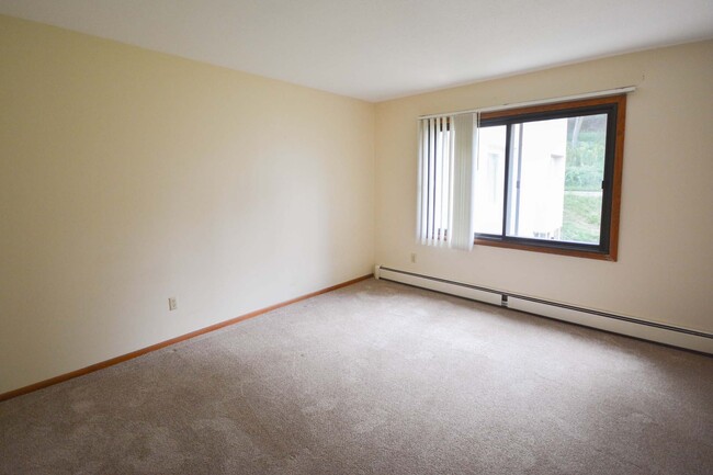 Building Photo - 1br condo with tons of amenities!