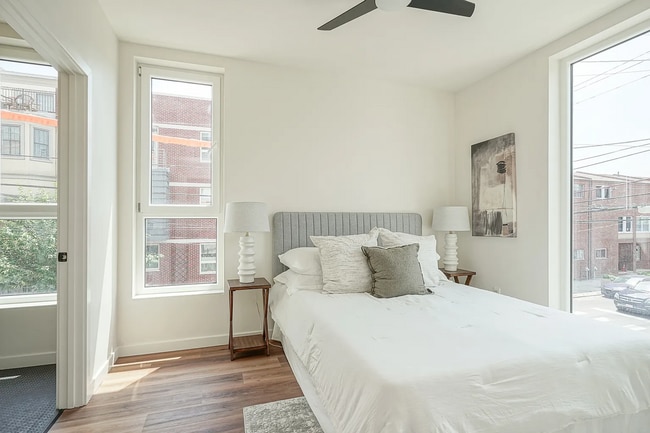 Building Photo - 1301 Bainbridge St