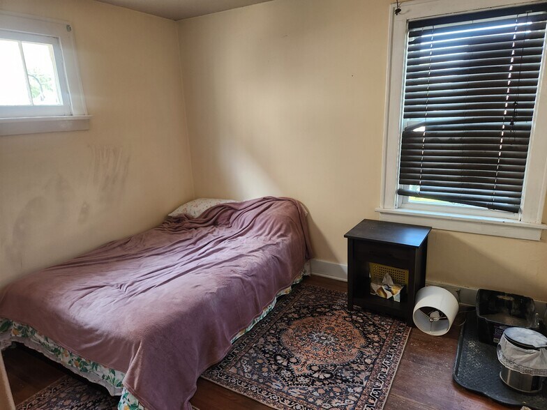 Primary Photo - 167 Shepard Ave
