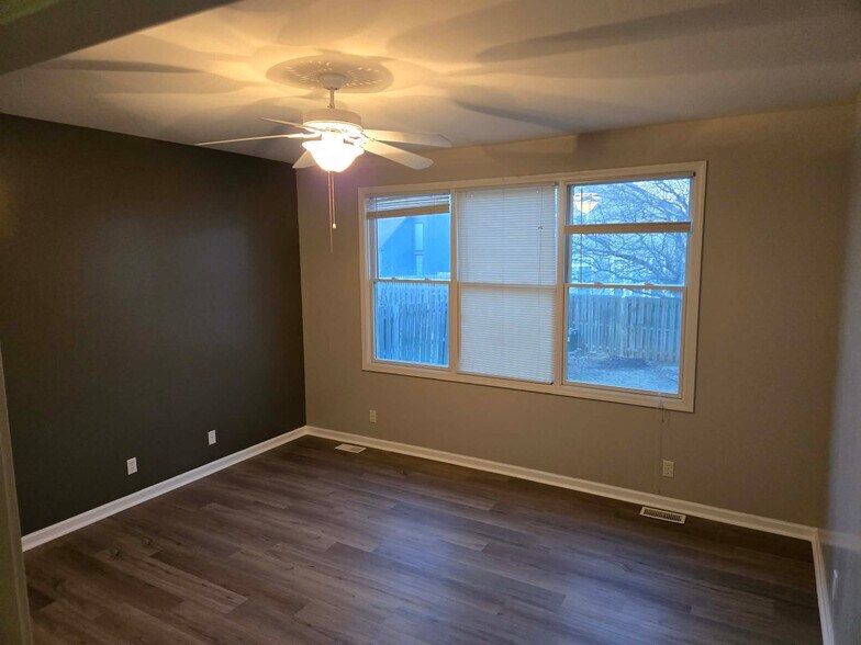 Building Photo - 9513 S 26th Ave