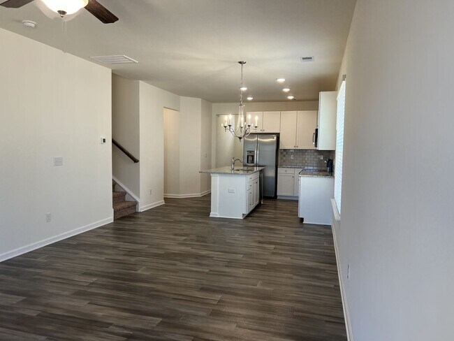 Building Photo - $1,000 Off First Full Month Rent