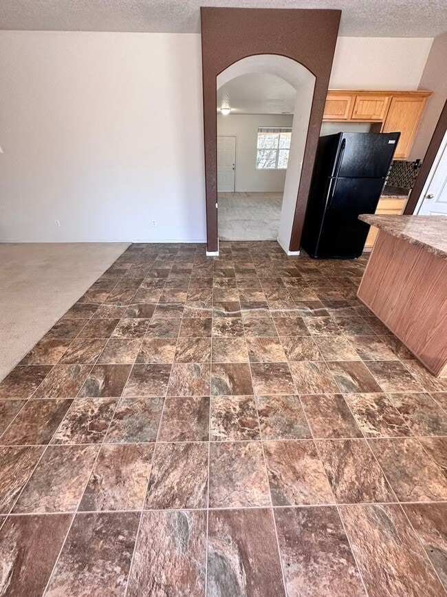 Building Photo - Stunning 3 bed, 2.5 bath, 2575 sq ft home ...