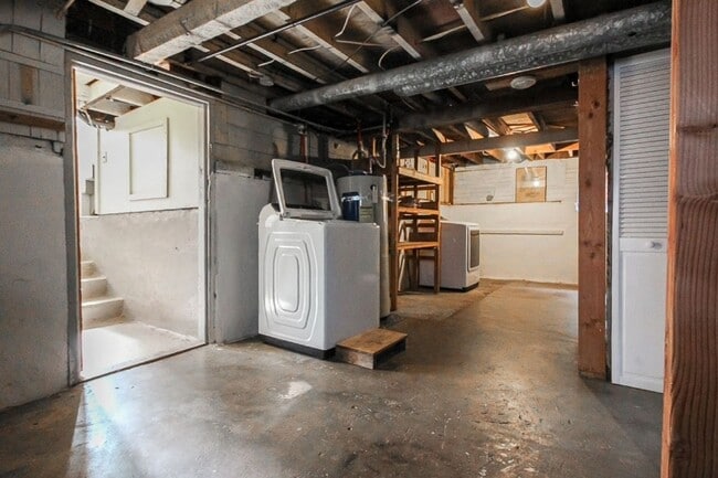 Building Photo - 5114 SE 58th Ave