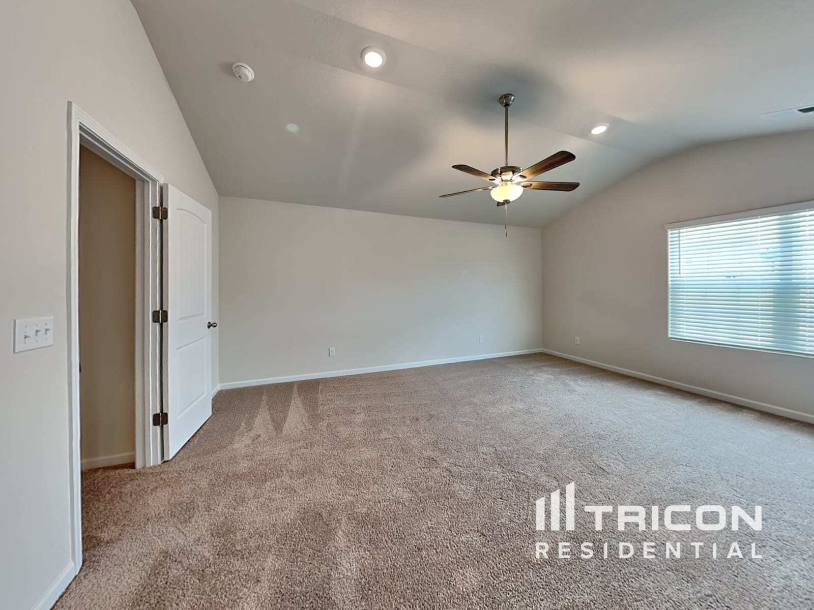 Building Photo - 2124 Southlea Dr