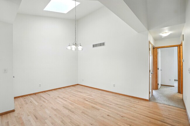 Building Photo - 20 Redtail Bend