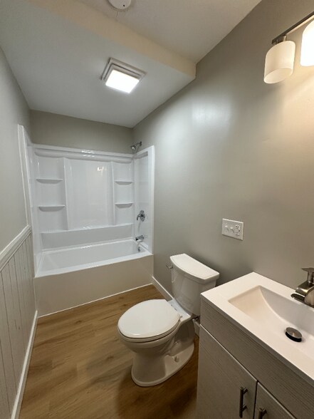 Building Photo - 84 Exeter Ave