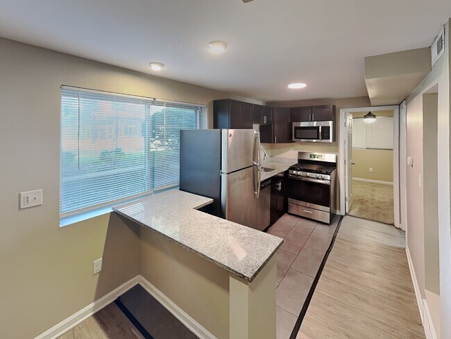 Building Photo - Lantern Square Apartments-B5