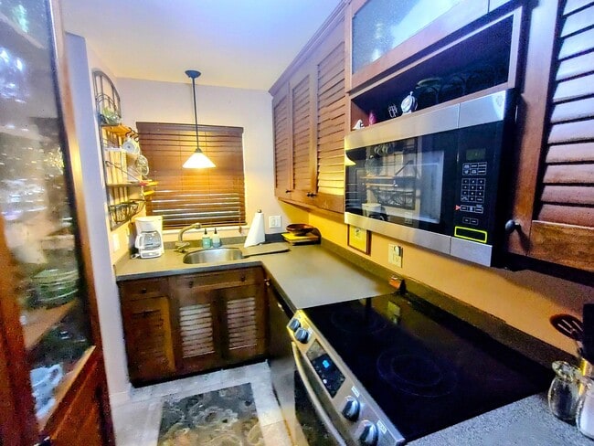 Building Photo - 1300 Seaway Dr