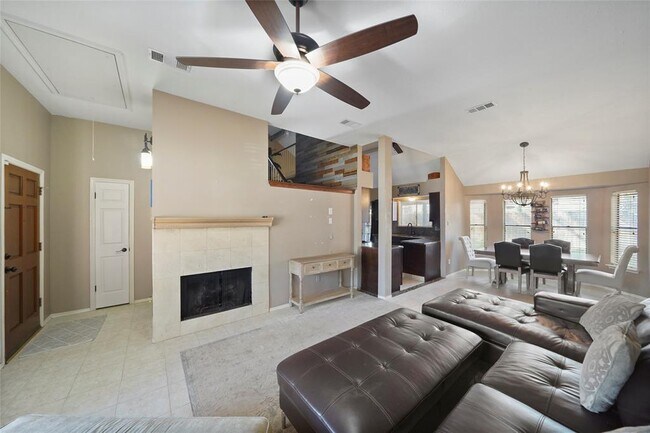 Building Photo - 10035 Red Wolf Ln