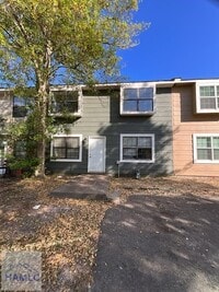 Building Photo - 814 Lesa St