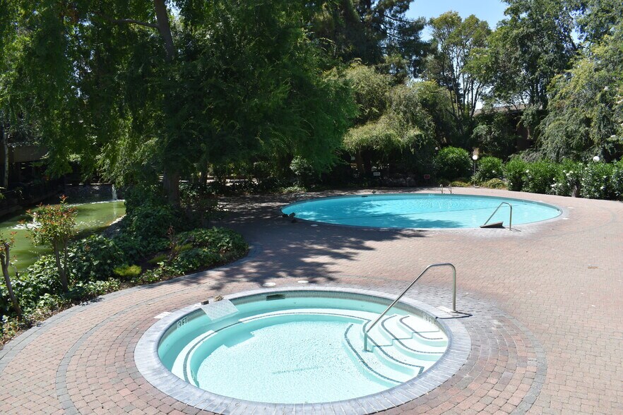 Building Photo - 151 Buckingham Dr