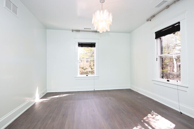 Building Photo - North Downtown Residence with Modern Updates and Prime Location