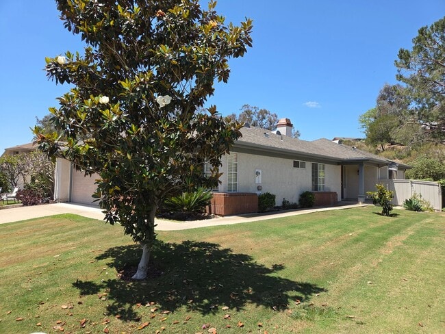 Building Photo - Scripps Ranch Beauty