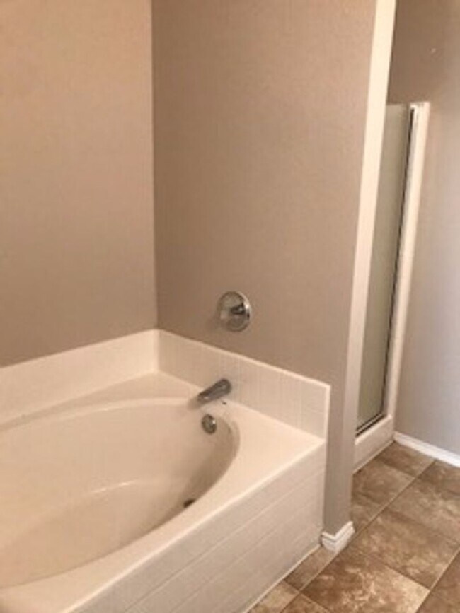 Building Photo - Large 3 Bedroom in Royse City!!