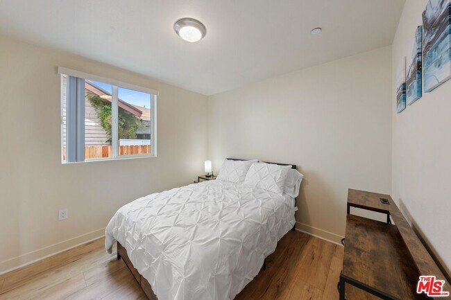 Building Photo - 5912 S Flower St