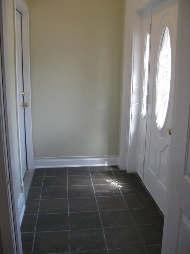 Building Photo - 3638 W Diversey Ave