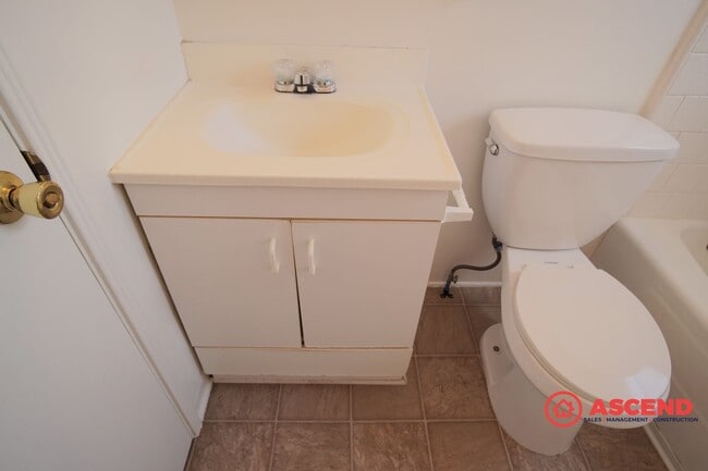 Building Photo - 2301 Olympic Dr