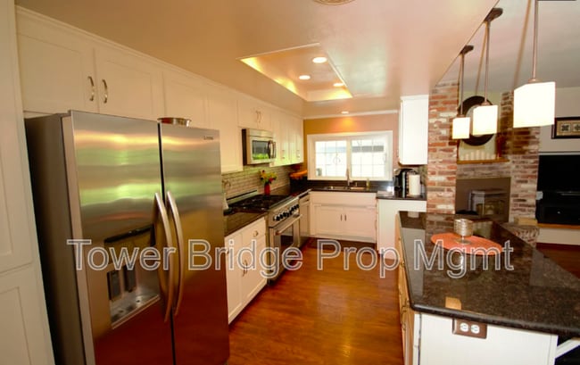 Building Photo - 5680 Reinhold St