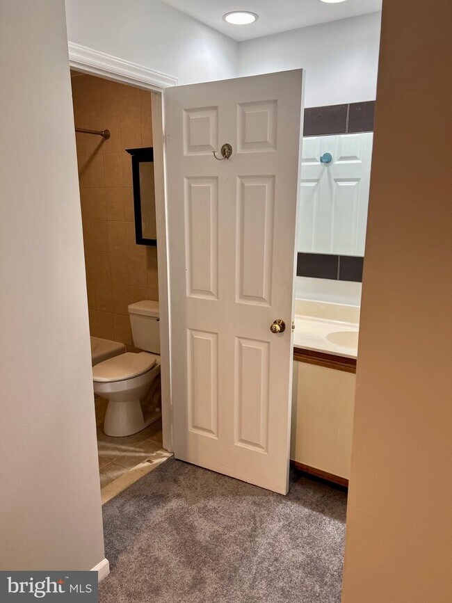 Building Photo - 5705 Chapman Mill Dr