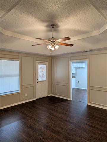 Building Photo - 1909 Willow Vale Dr