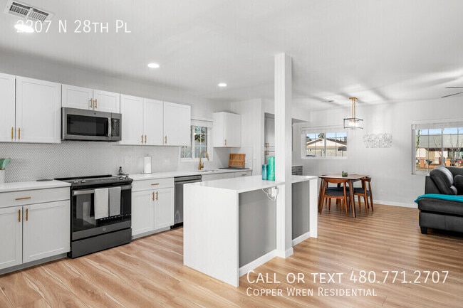 Building Photo - 2207 N 28th Pl