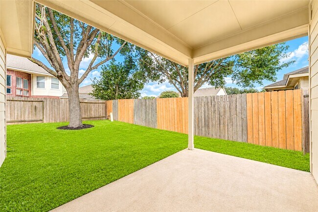 Building Photo - 6030 Starbrook Creek Dr