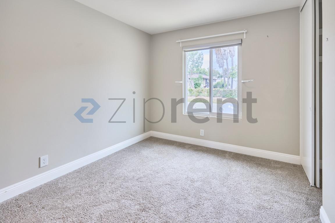 Building Photo - Unit