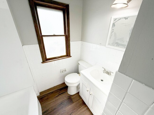 Building Photo - 3 BED 1 BATH BEAUTIFUL SINGLE FAMILY HOME ...
