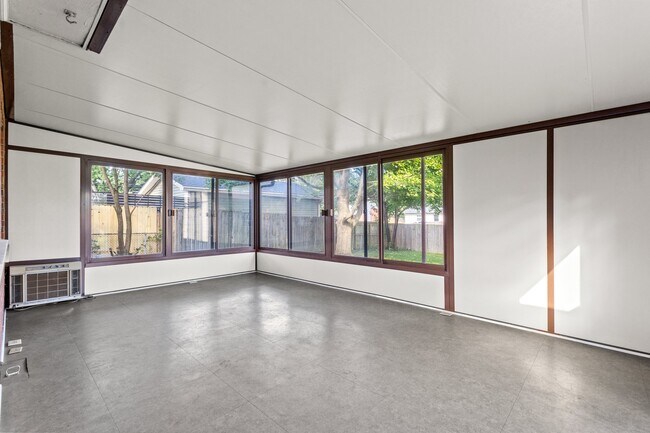 Building Photo - 2125 Talisman Rd