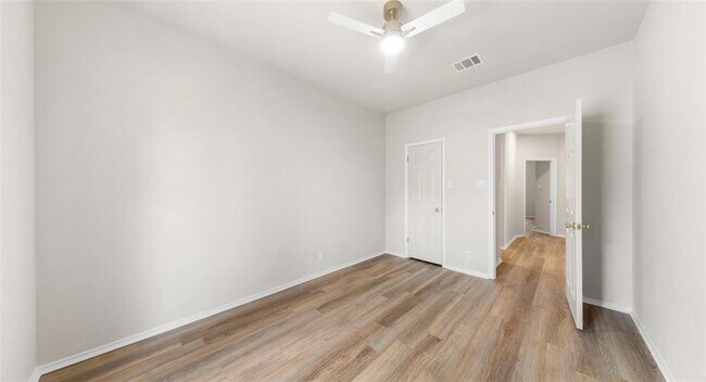 Building Photo - 412 Tamara Dr