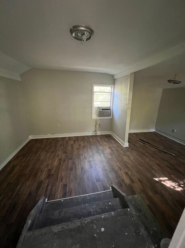 Building Photo - 2413 Queens Hwy
