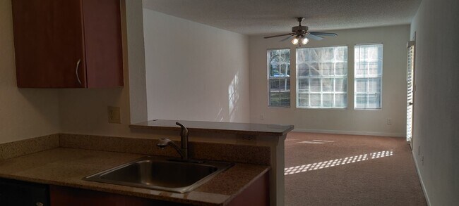 Building Photo - Lexington Place - 1615