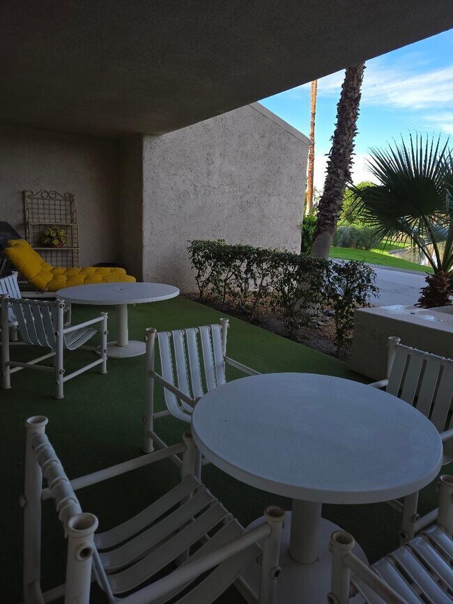 Building Photo - 899 Island Dr