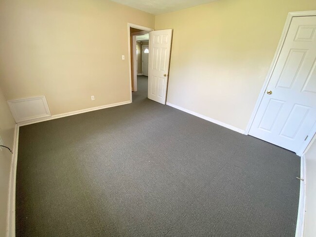 Building Photo - Apartment For Rent Near McNeese State Univ...