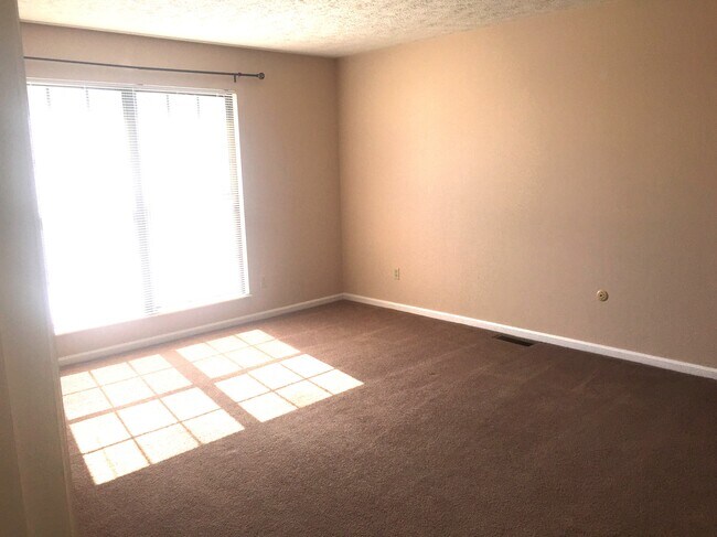 Building Photo - 1386 Sanzon Dr