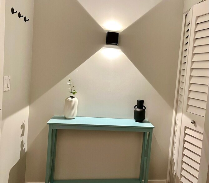 Building Photo - 889 Date St