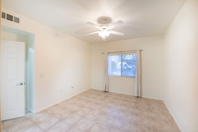 Building Photo - 2-Bedroom, 2-Bath House - Las Vegas, NV