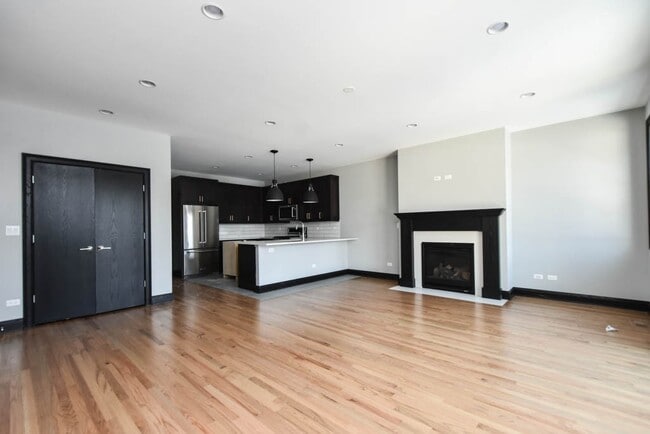 Building Photo - 3923 N Ashland Ave