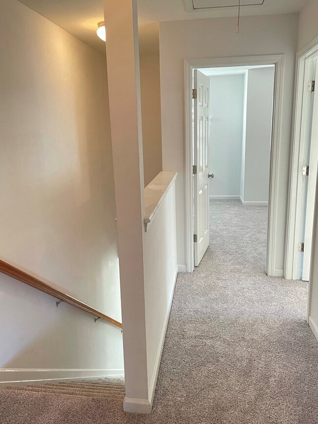 Building Photo - 3215 Lauderdale Ln