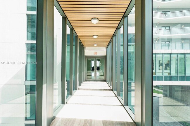 Building Photo - 460 NE 28th St