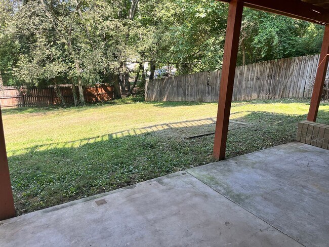 Building Photo - **Spacious 5-Bedroom Home with Modern Upda...