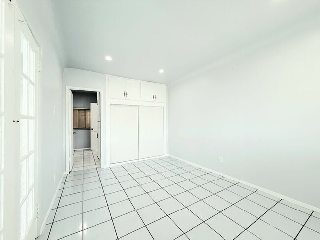 Building Photo - 2515 Illinois Ave