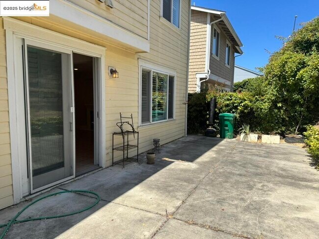 Building Photo - 203 Seaview Dr