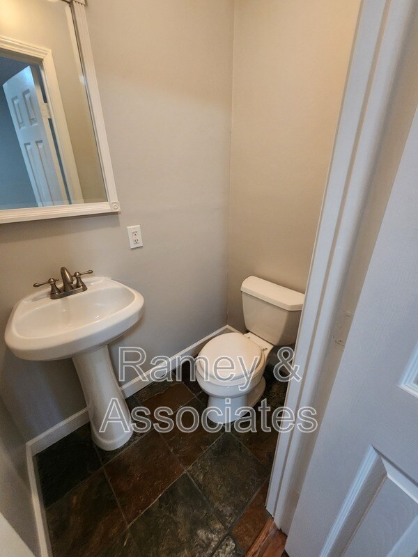 Building Photo - 3022 Betty Ln