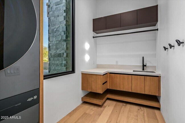 Building Photo - 10249 E Joy Ranch Rd