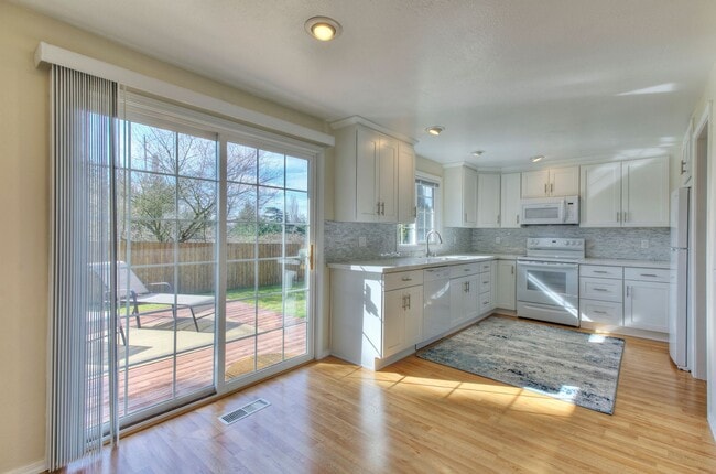 Building Photo - Cheery 3bedroom/1bath Rambler in Federal Way